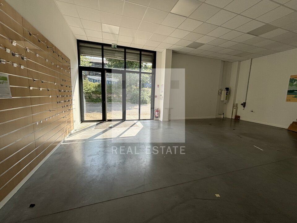 À LOUER – LOCAUX COMMERCIAUX / BUREAUX A PARTIR DE 120 m² – BOURGOIN-JALLIEU