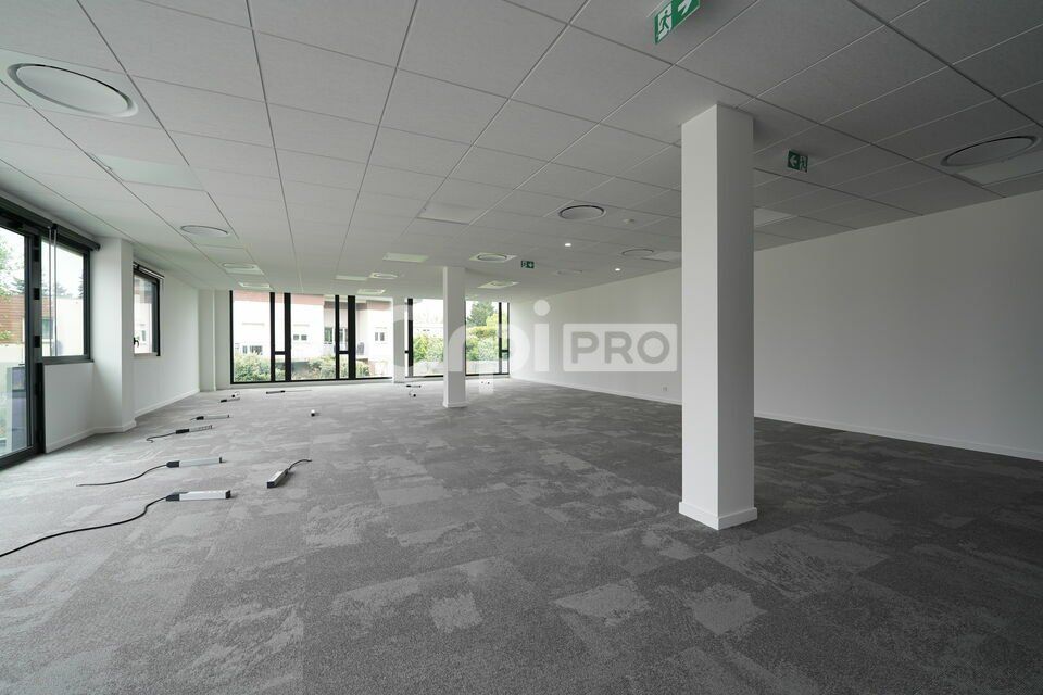 Location bureaux 829.5 m² divisibles à partir de 143.6 m²