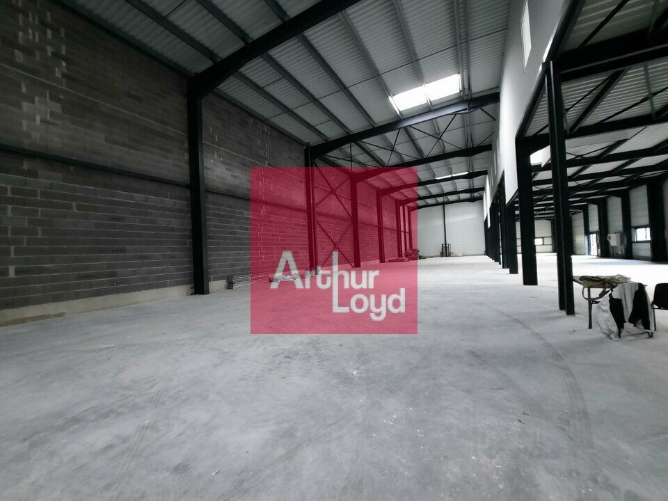 CLERMONT-FERRAND A LOUER LOCAL ACTIVITE 1570 M² - PROGRAMME NEUF - DIVISIBLE