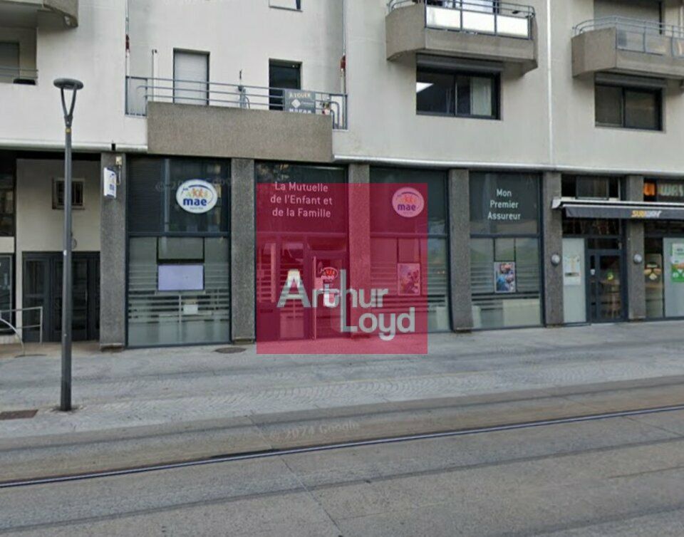 Location local commercial 90 m² non divisibles