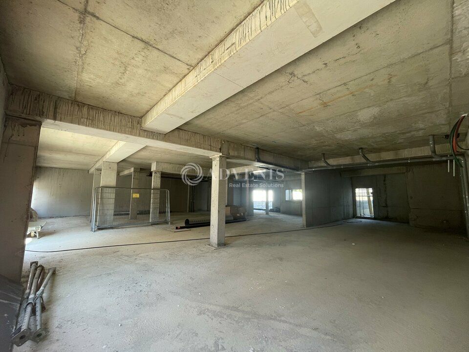 Bureaux d'environ 181 m² et 328 m² en RDC à proximité de Tours centre