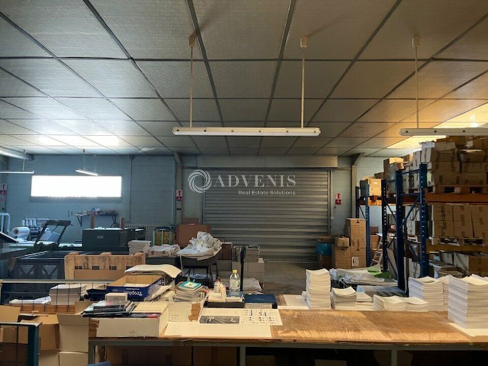 Locaux d'activités d'environ 450 m², à louer à Joué-lès-Tours