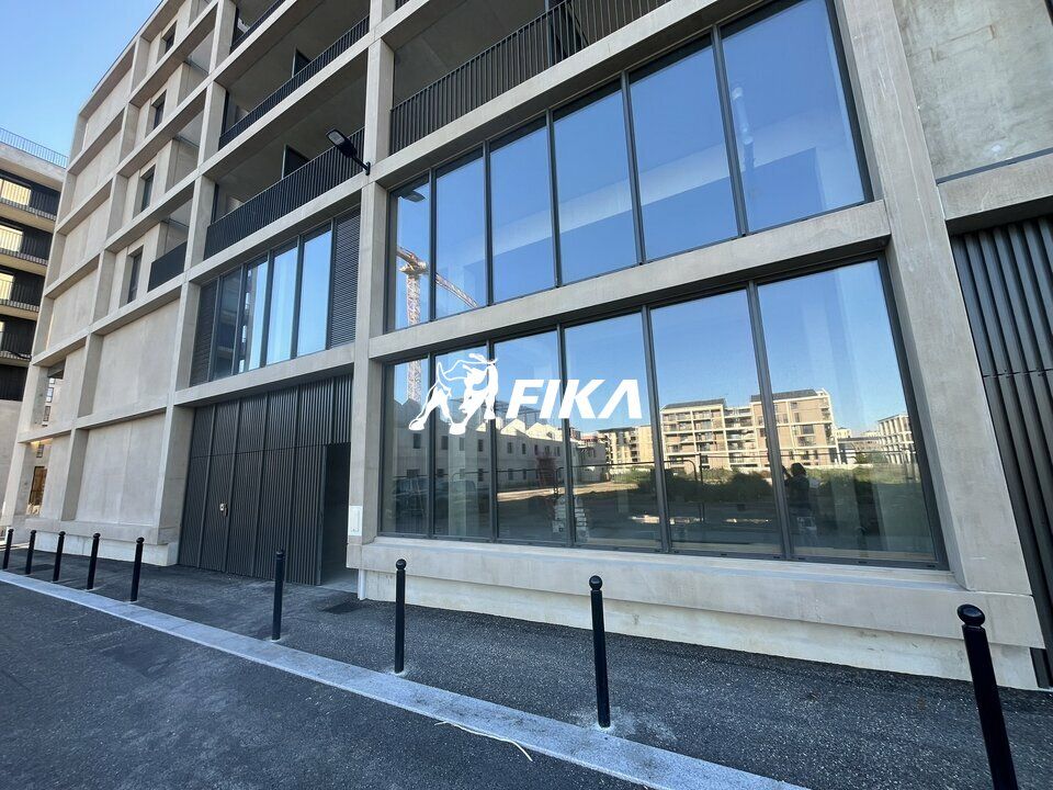 Vente local d''activites 210.58 m² non divisibles