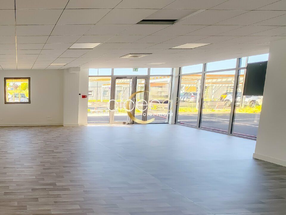 Location bureaux 128 m² non divisibles