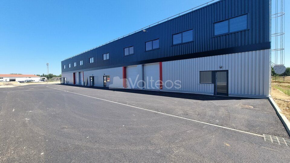 Location local d''activites 1650 m² divisibles à partir de 372 m²
