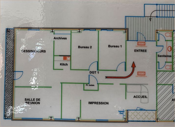 Location Bureaux récents 140 m² non divisibles