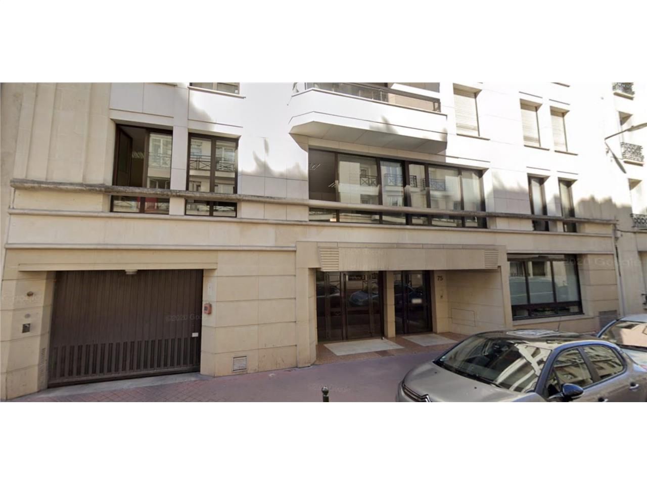 Location local commercial 350 m² à Levallois-Perret