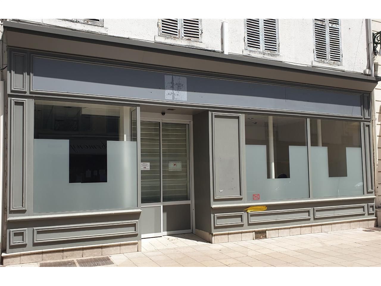 Location local commercial 570 m² à Rambouillet