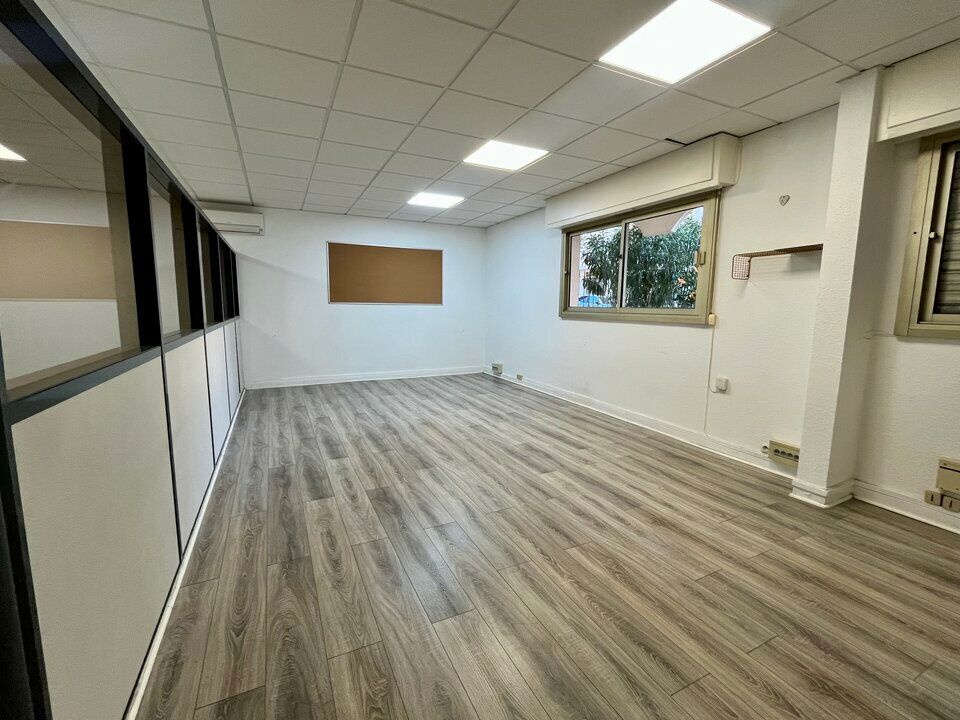 Location bureaux 65 m² non divisibles
