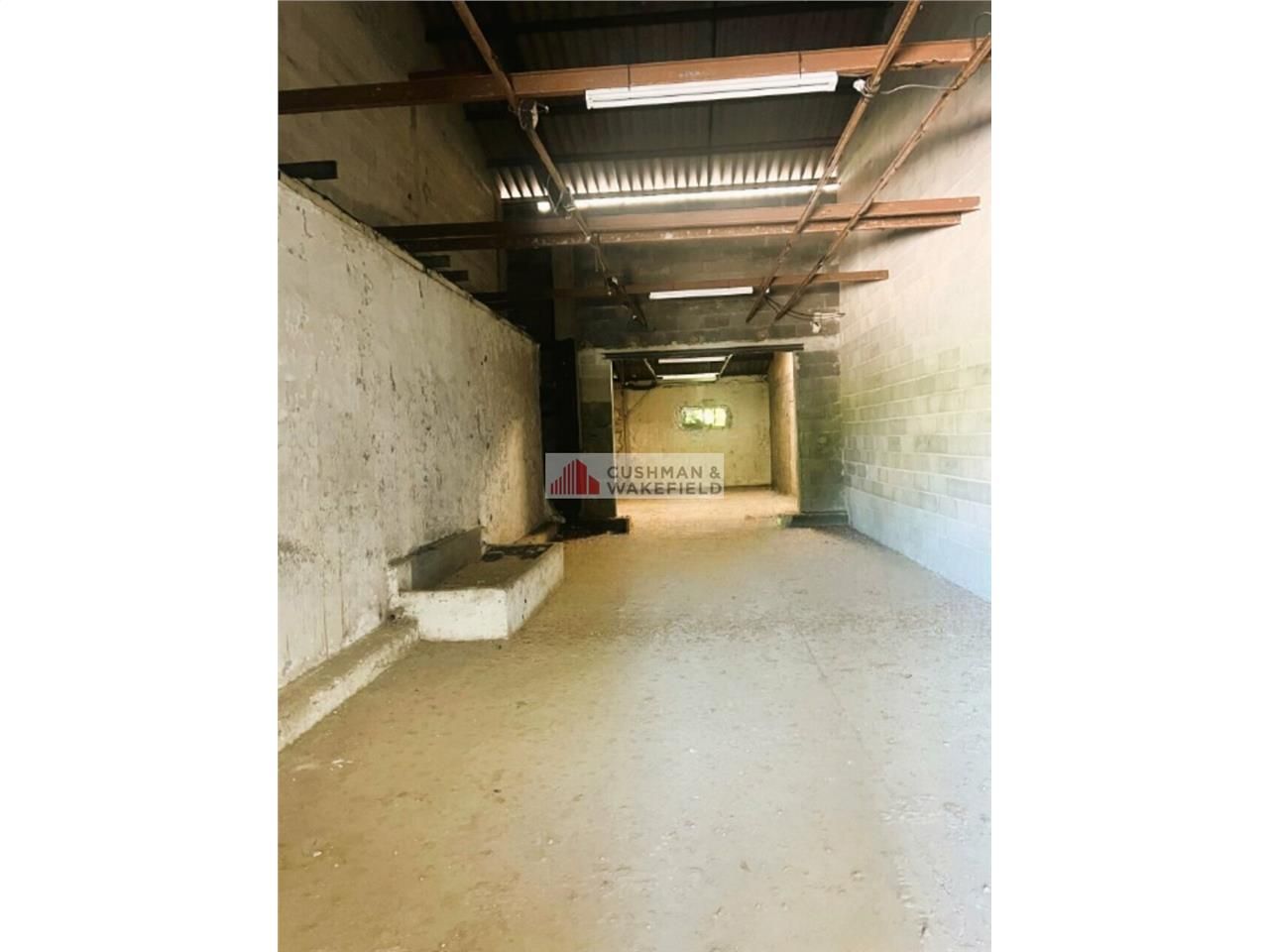 Location local d''activites 318 m² divisibles à partir de 60 m²