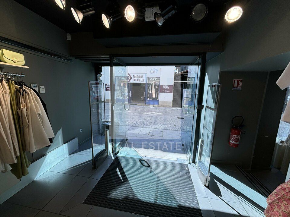 À LOUER – LOCAL COMMERCIAL DE 233 m² – BOURGOIN-JALLIEU CENTRE-VILLE