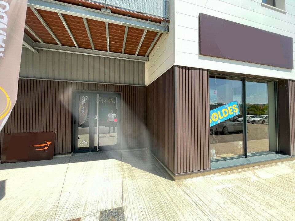 Location local commercial 118 m² non divisibles
