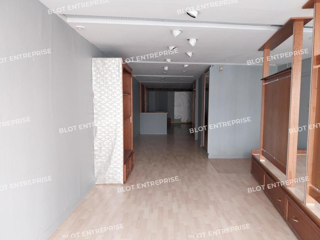 Location local commercial 90 m² non divisibles