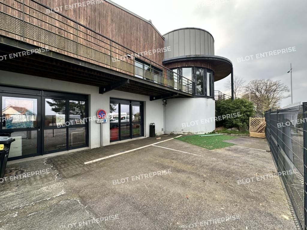 Location local commercial 153 m² non divisibles