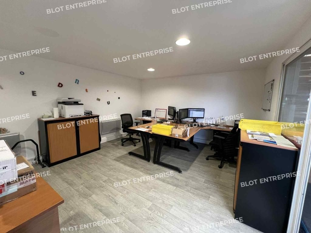 Location entrepôts 395 m² non divisibles