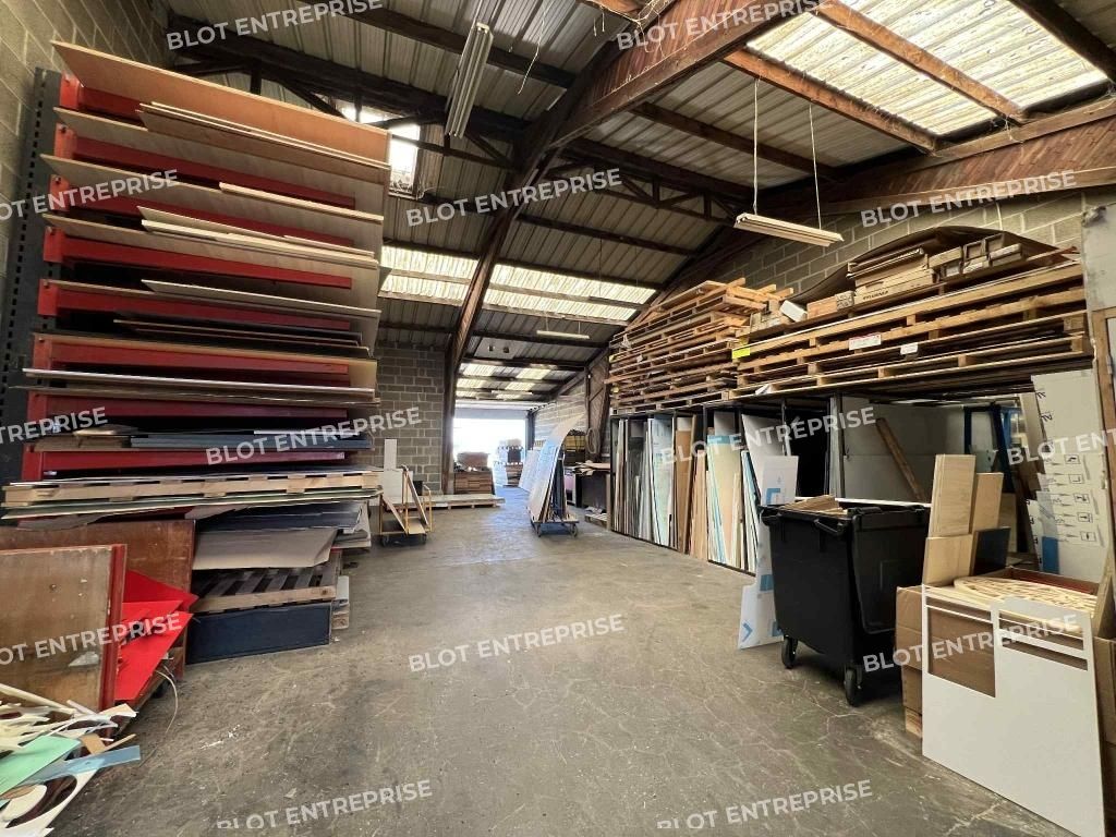 Location entrepôts 395 m² non divisibles