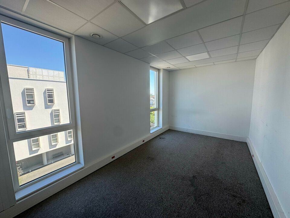 TOURS NORD BUREAUX A LOUER 235 M² PARKINGS