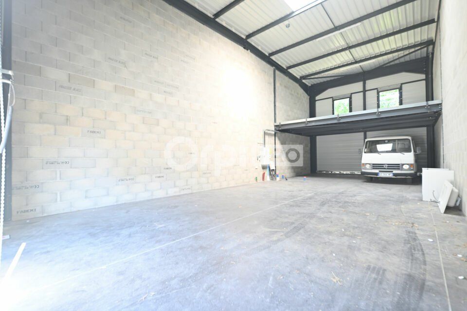 Location local d''activites 163 m² non divisibles