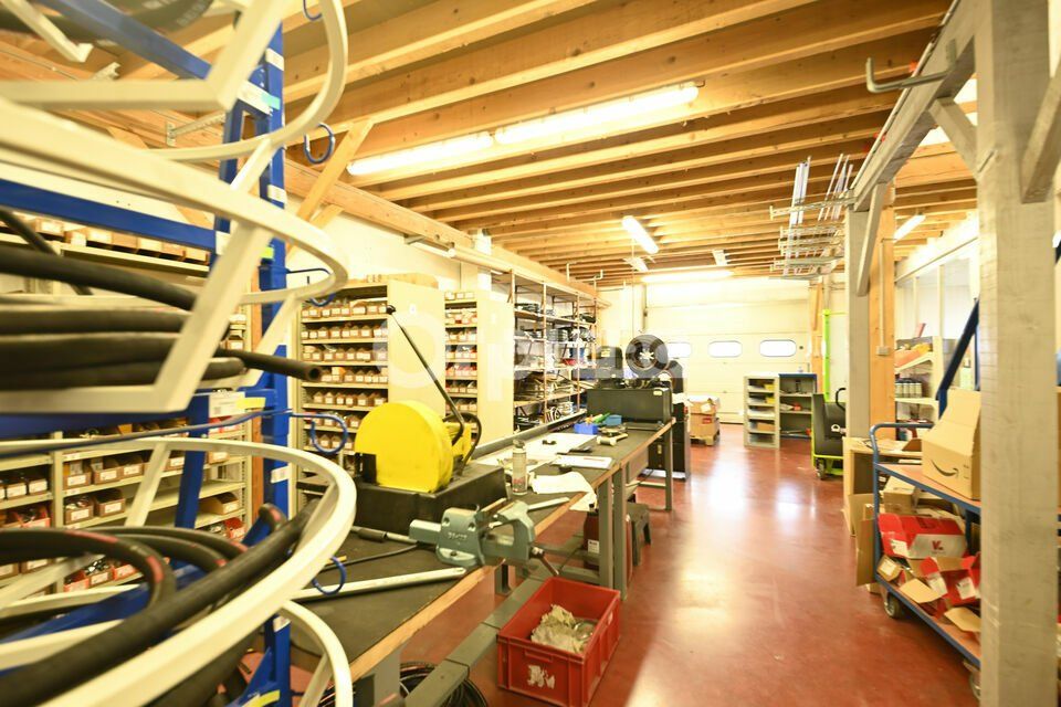 LOCAL D'ACTIVITE A LOUER - 205 m² - SAINT QUENTIN FALLAVIER