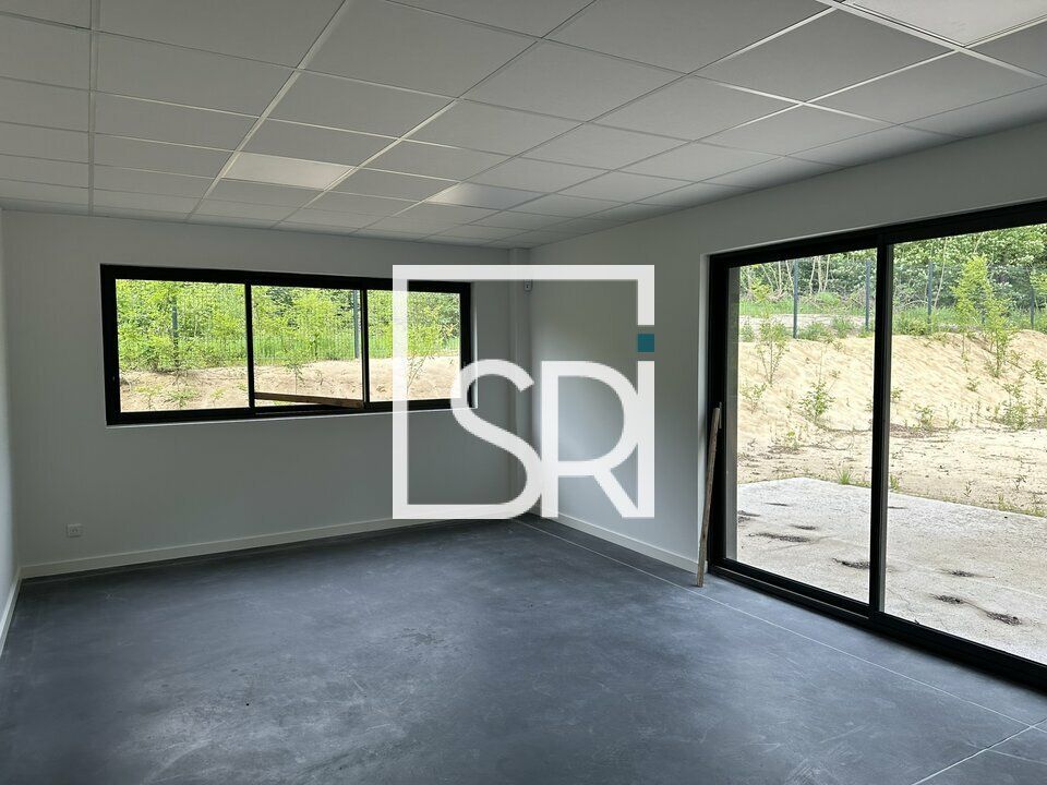 PROCHE A89 - VENTE ENTREPOT/ LOCAL D'ACTIVITE + BUREAUX - 63190 LEZOUX