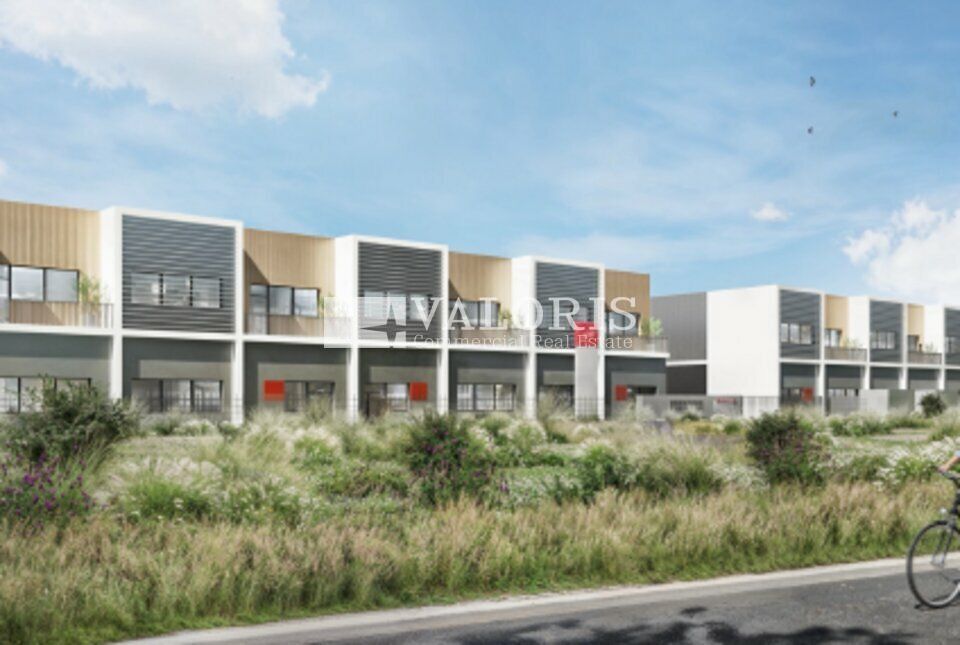 VALORIS MEDITERRANEE vous propose, à la VENTE, des cellules d'activité neuves situées au coeur de la ZI de Marignane. Ce site totalise environ 10 082 m² de surface, répartie entre plusieurs bâtiments, avec des cellules divisibles à partir de 460 m².
