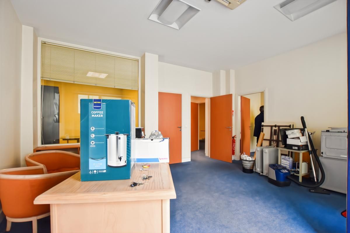 Location local commercial 74 m² non divisibles