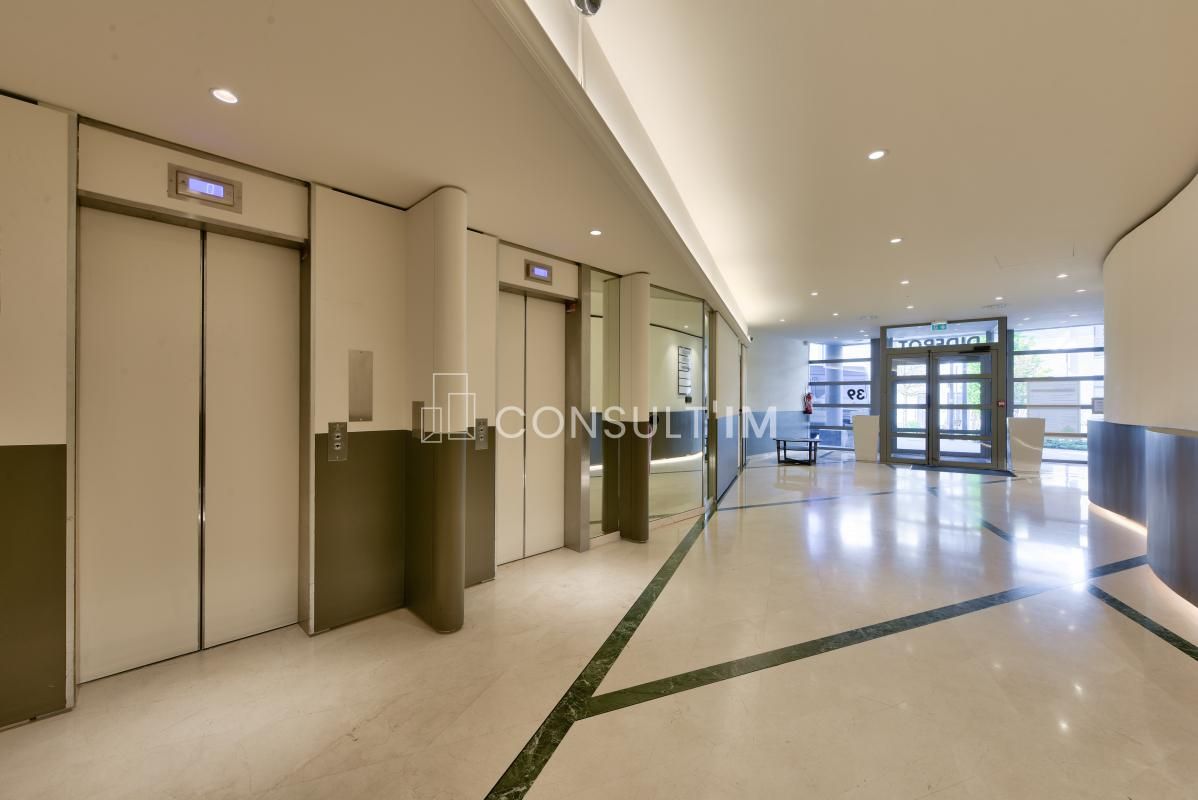 Vente bureaux 1750 m² divisibles à partir de 582 m²