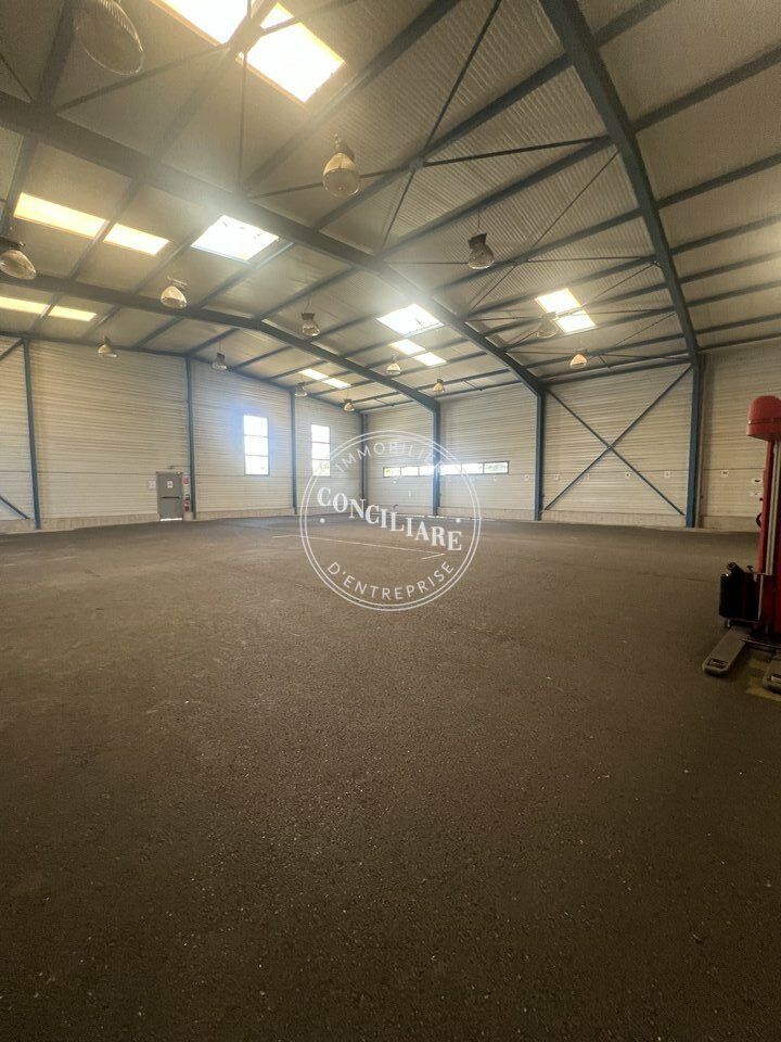 Location local d''activites 1234 m² non divisibles