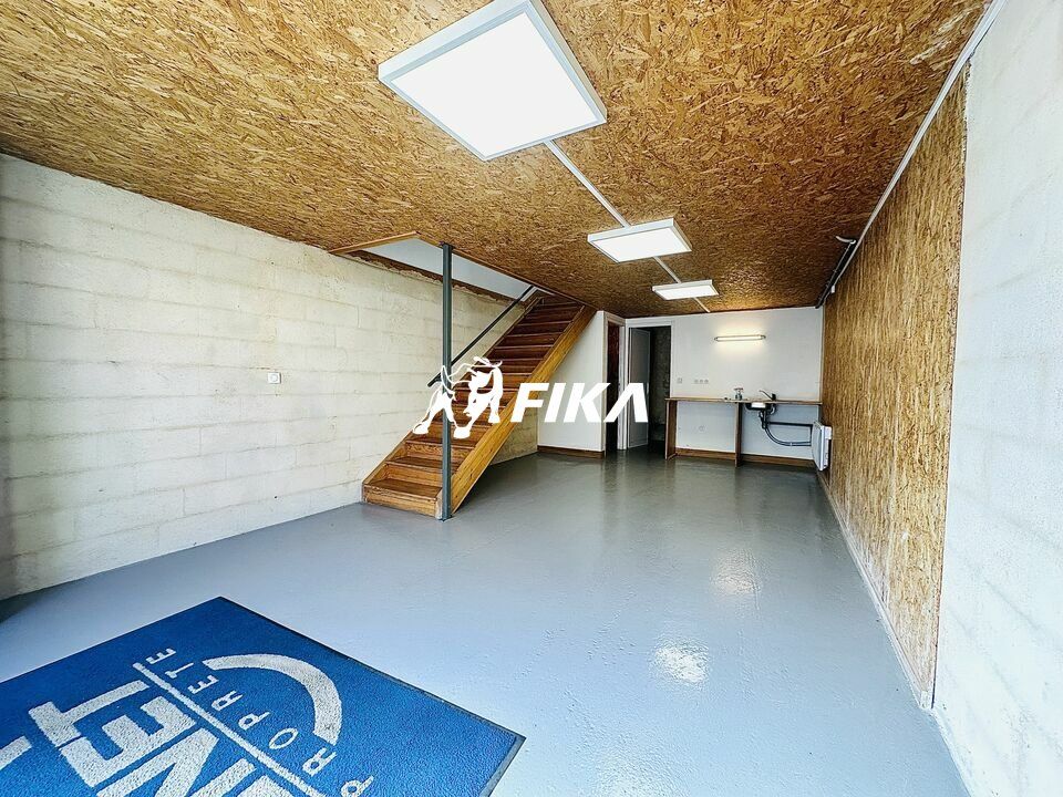 SUD BORDEAUX : Local à usage de bureaux de 96 m² et garage A LOUER