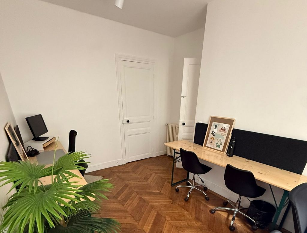 Location bureaux 80 m² non divisibles