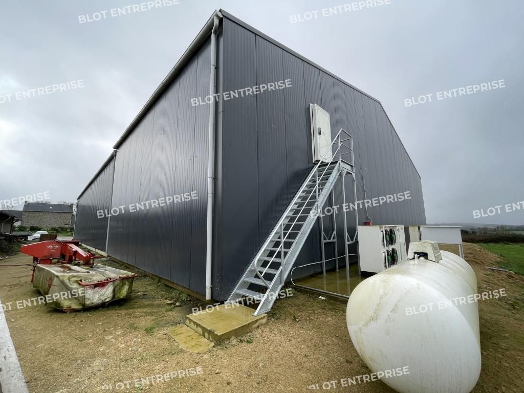 Vente entrepôts 967 m² non divisibles