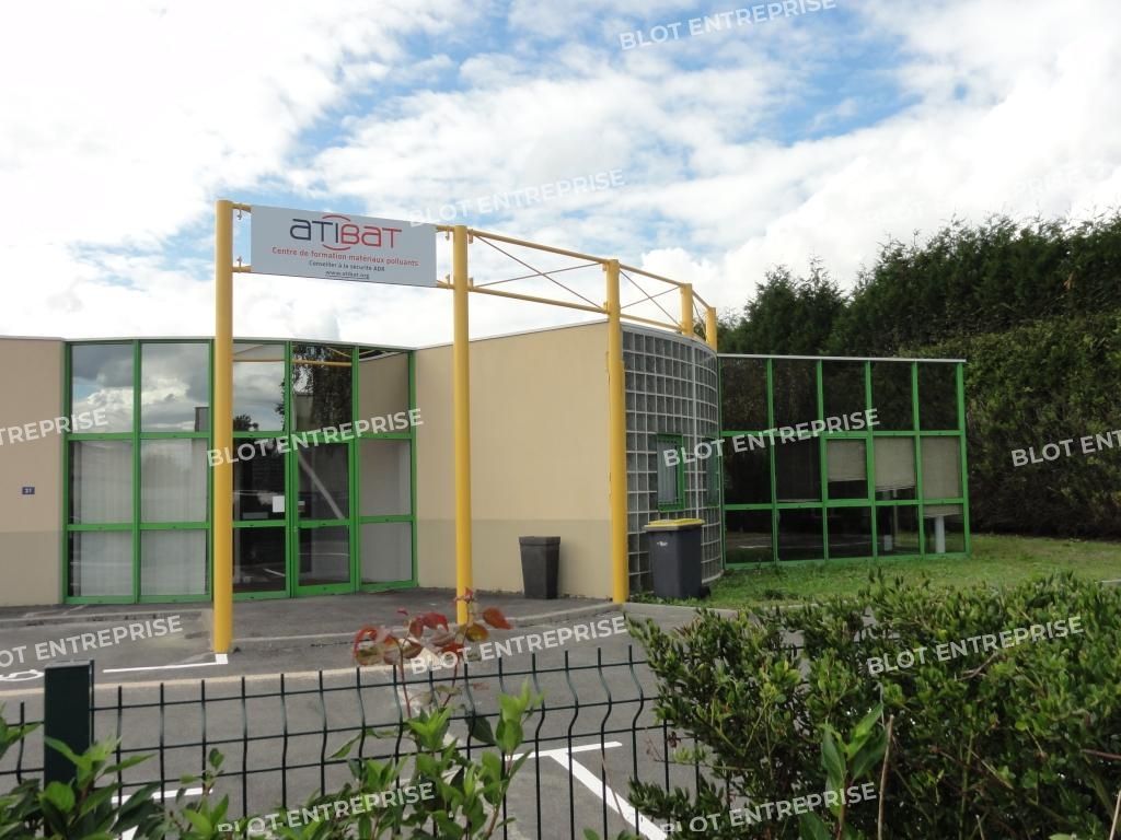 Vente entrepôts 900 m² non divisibles