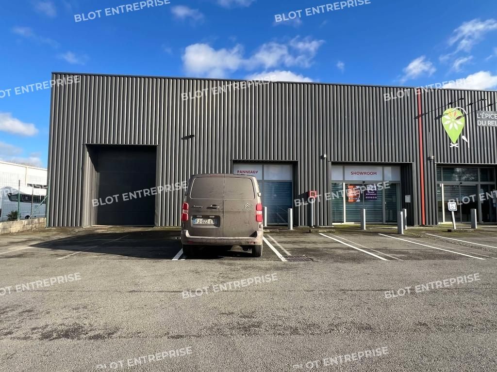Location entrepôts 395 m² non divisibles