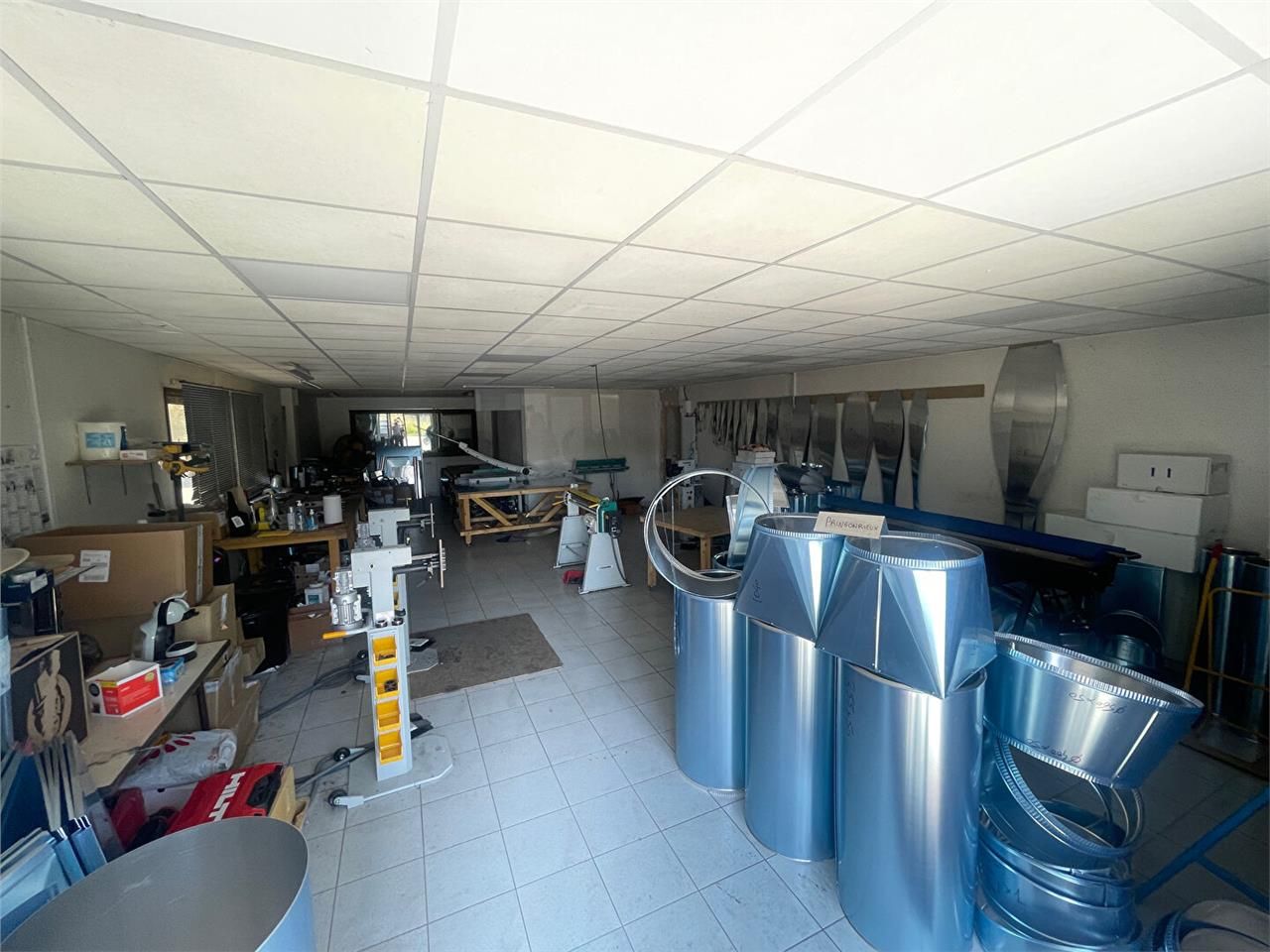 Location local 94.00 m² à CARBON BLANC