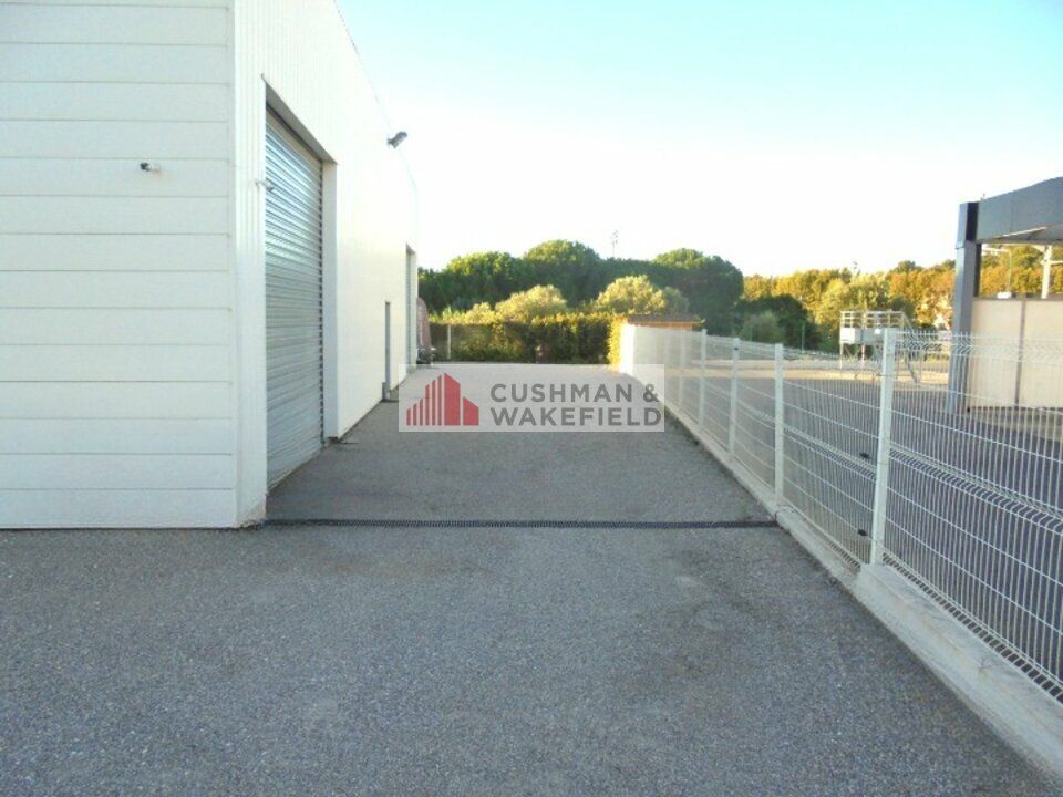 Location local d''activites 200 m² non divisibles