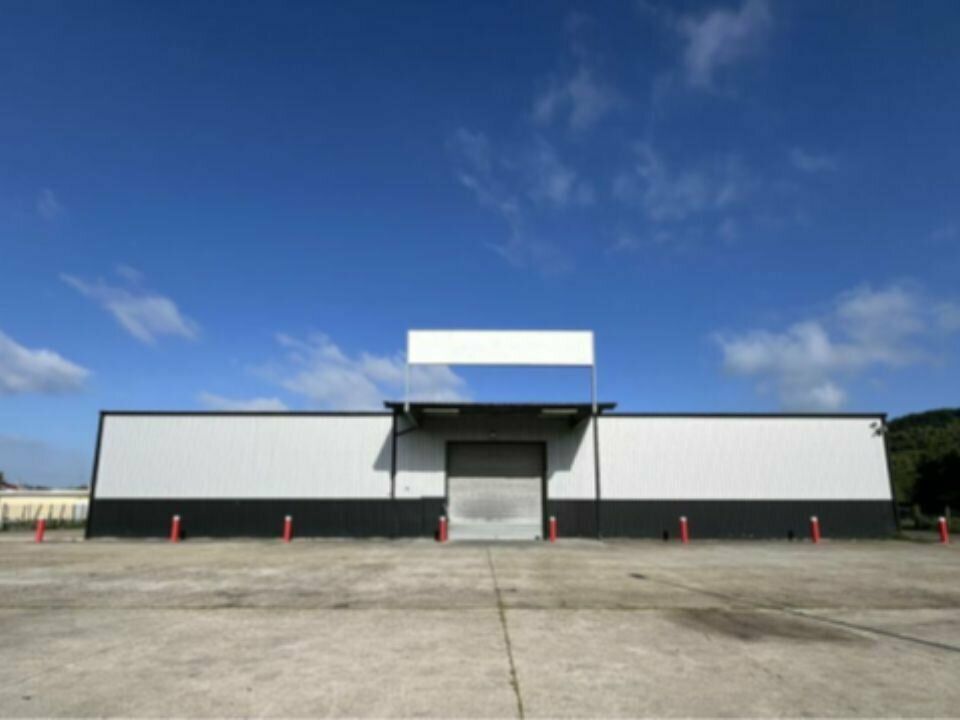 Location entrepot 1250 m² non divisibles