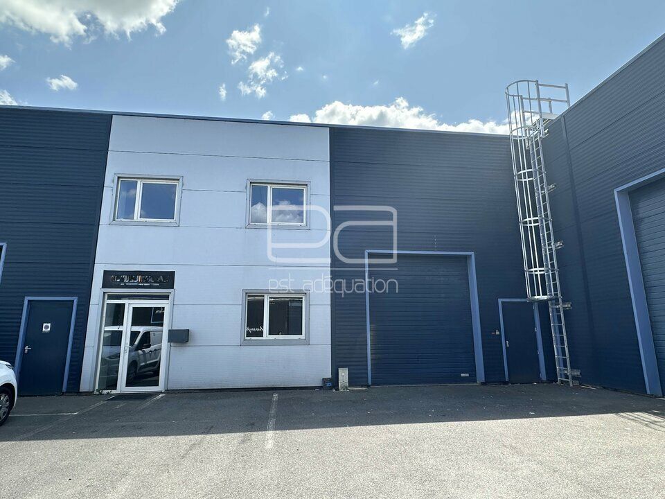 Location local d''activites 383.01 m² non divisibles