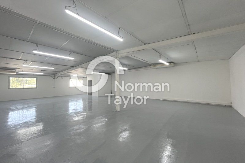 Location local d''activites 200 m² non divisibles