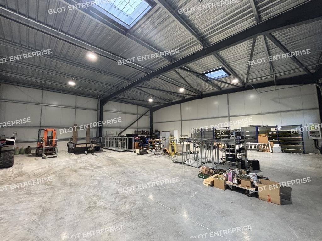 Location entrepôts 500 m² non divisibles
