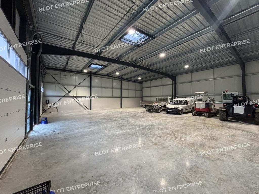Location entrepôts 500 m² non divisibles