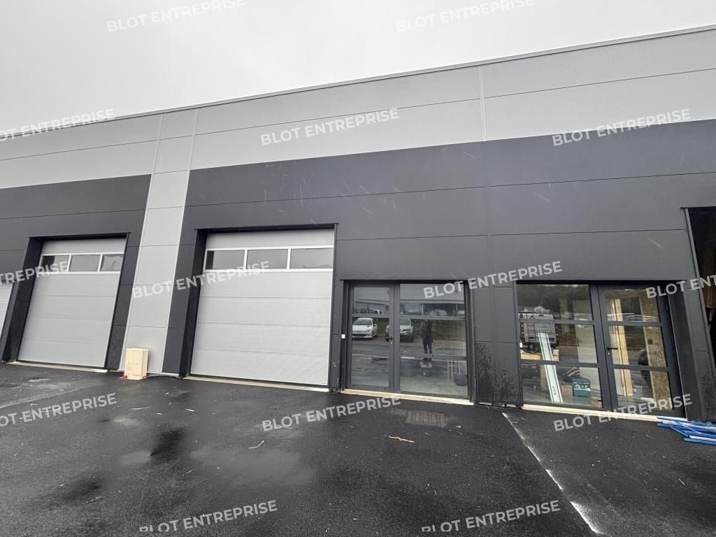 Location entrepôts 130 m² non divisibles