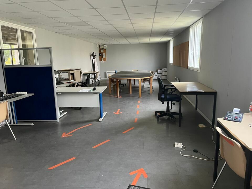 Vente local d''activites 1213 m² non divisibles