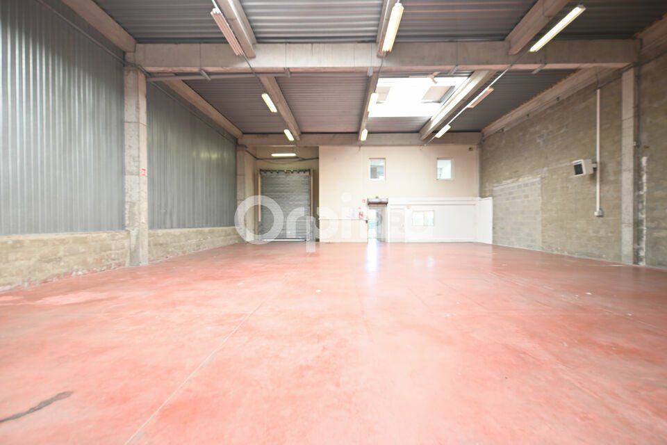 LOCAL D'ACTIVITE A LOUER - 370 m² - SAINT PRIEST