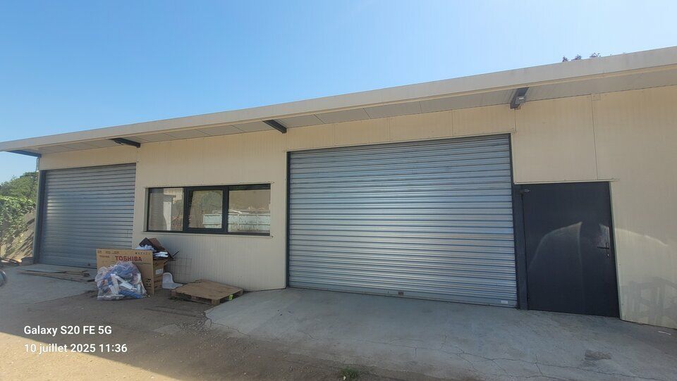 Location local d''activites 110 m² non divisibles