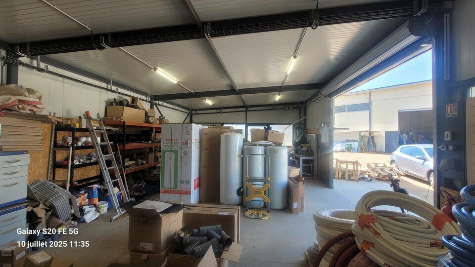 AU COEUR DE LA ZI - PROCHE ACCES A13.