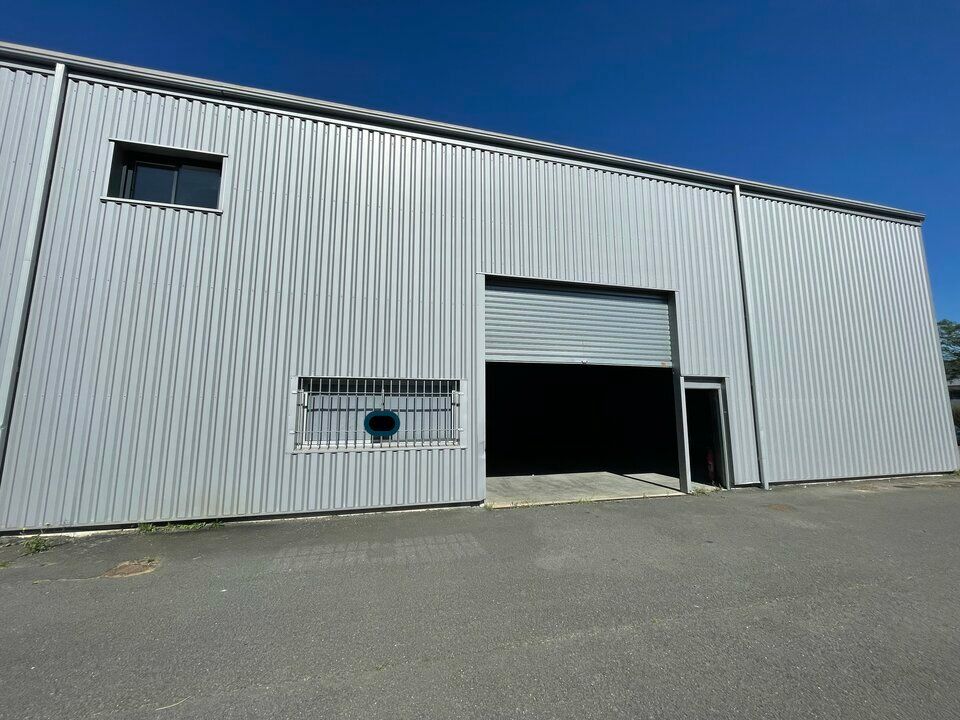 Location local d''activites 250 m² non divisibles