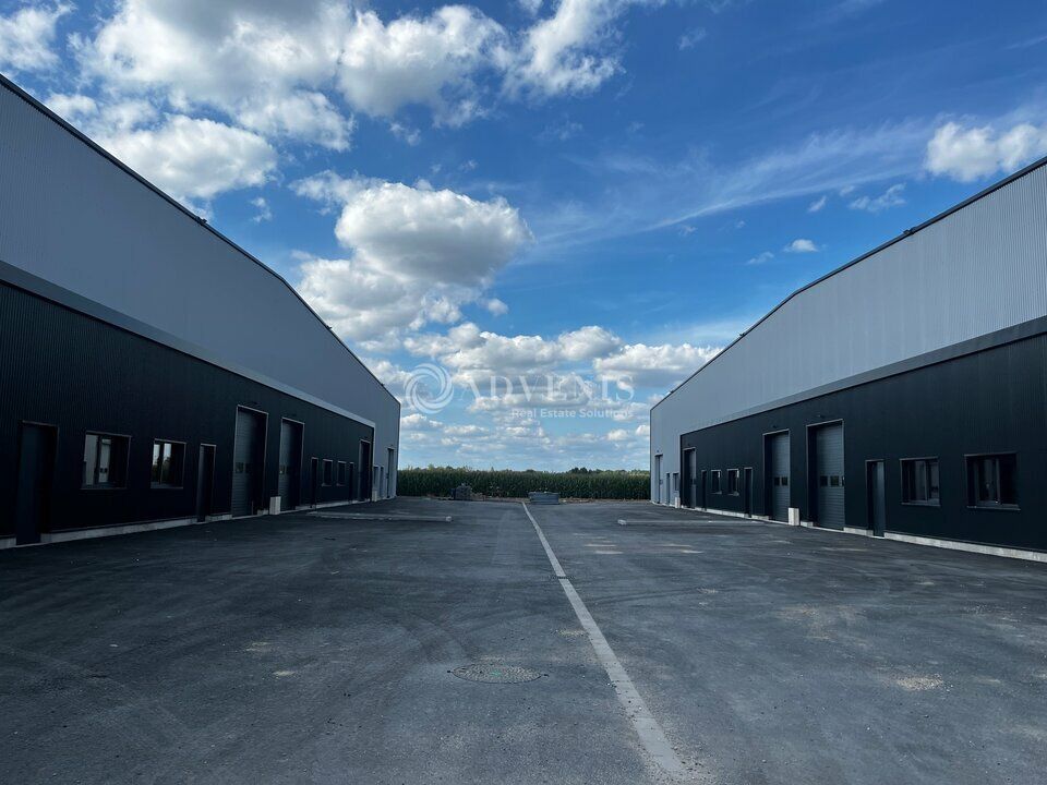 Vente local d''activites 2762 m² divisibles à partir de 160 m²