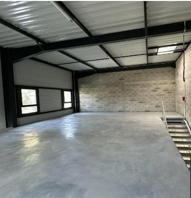 Location entrepôts 277 m² non divisibles