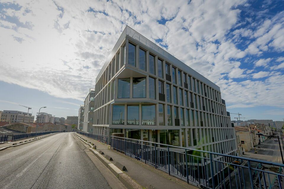 Location bureaux 3717 m² divisibles à partir de 333 m²