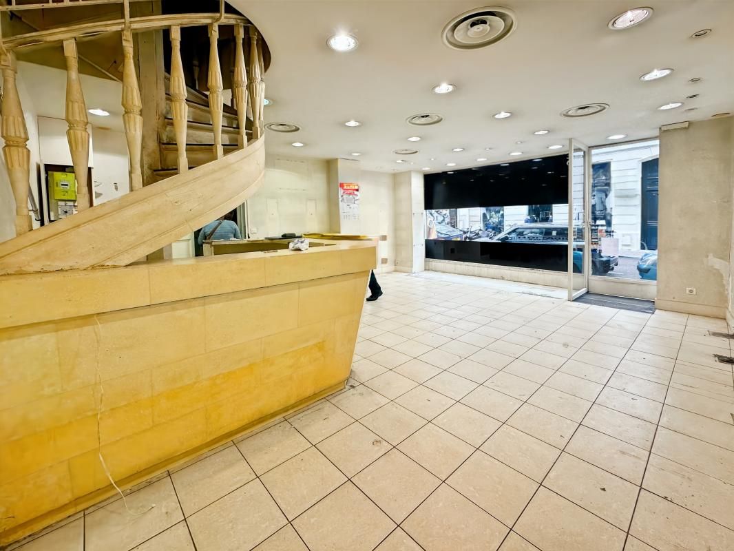 Location local commercial 83 m² non divisibles